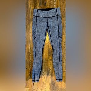 Lululemon Size 4 Speed Wunder Under Mesh With Pocket Leggings In Black White